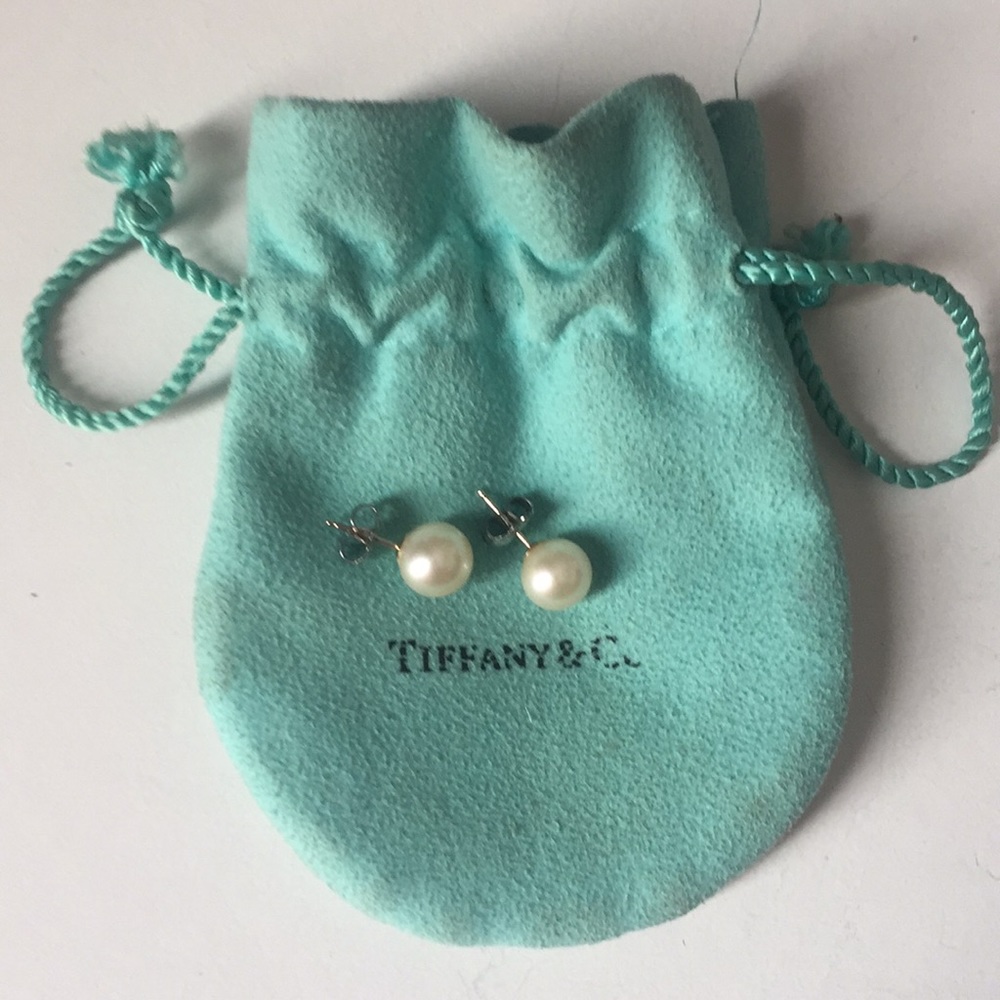 GENUINE TIFFANY PEARL STUD EARRINGS!